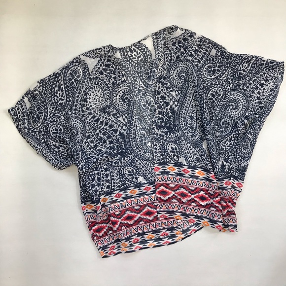 Sweaters - 🛍 3/$15 Paisley Kimono Wrap